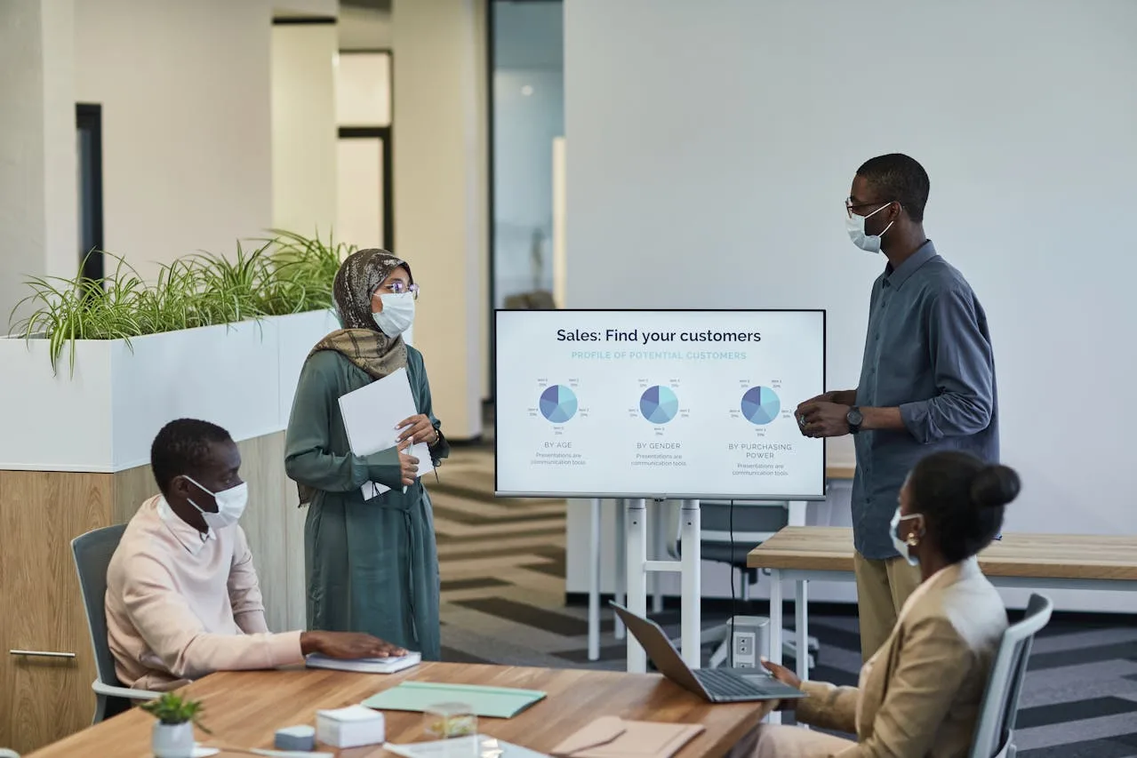 Technische Analyse eines Casino-Backends mit Code und Sicherheitszertifikaten auf einem Bildschirm